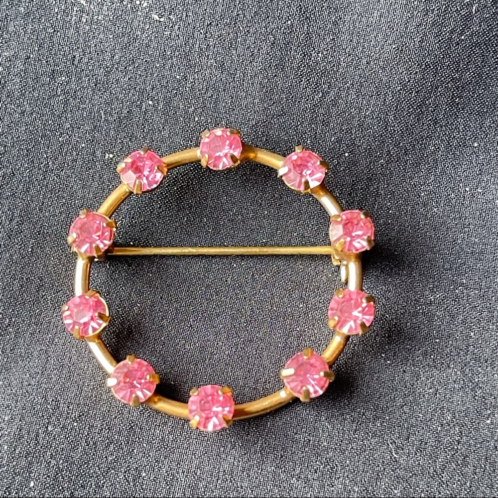 Vintage pink rhinestone circle brooch